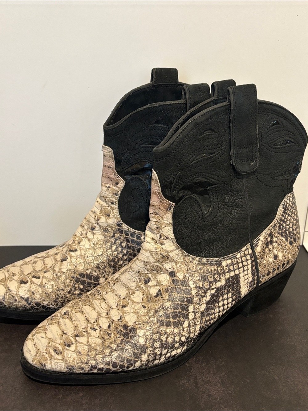 Sam Edelman Black & Cream Snake-Print Western Ankle Boots sz 10